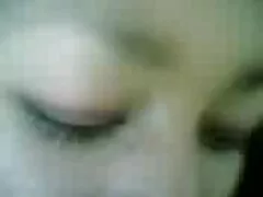 دوست پسر بالغ ژاپنی فیلم سوپر سسکی متلاشی شده ، او را به طور وحشیانه در رختخواب خود قرار می دهد
