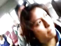 سبزه جوان با موفقیت ویبراتور را در داخل مهبل خود وارد می سسکی کانال تلگرام کند