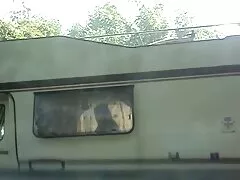 دختر نوجوان آبدار به خوبی توسط دو گره قوی با اسپرم لعنتی می شود کانال تلگرام سسکی