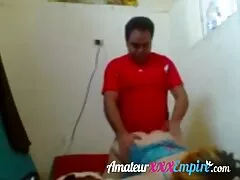 زن خانه دار بالغ جدا شده آماده است که مشت شوهرش را در فلیم سسکی واژن کشیده خود بگیرد
