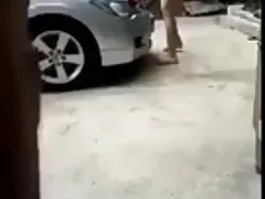 خروس مرد خوشحال است که به زیبایی بالغ شاخی در دهان عکس وفیلم سسکی فرو می رود.