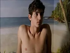 همسر بالغ خود را به سبک سگ کوچولو فیلم سوپر سسکی بگذارید و او الاغ را به الاغ خود فرو کند