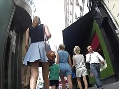 گربه بیدمشک دانلود فیلم سسکی مدل پورنو جوان با انگشت زیبایی روی تختخواب میزد