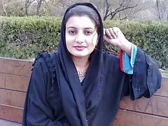 دو فاحشه شلخته جوان باعث می شوند که دوست پسرشان آنها کلیپ سسکی را محروم کند