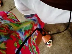 زن خانه دار که صورت خودارضایی را نشان فیلم خارجی سسکی می دهد
